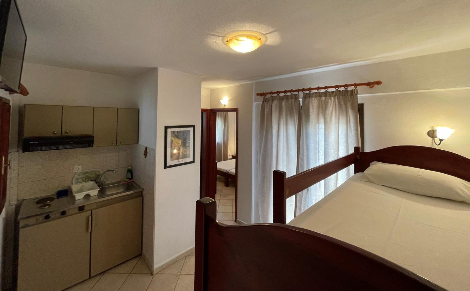 Galazia Akti Seaside Apartments Nikiti  Zimmer foto