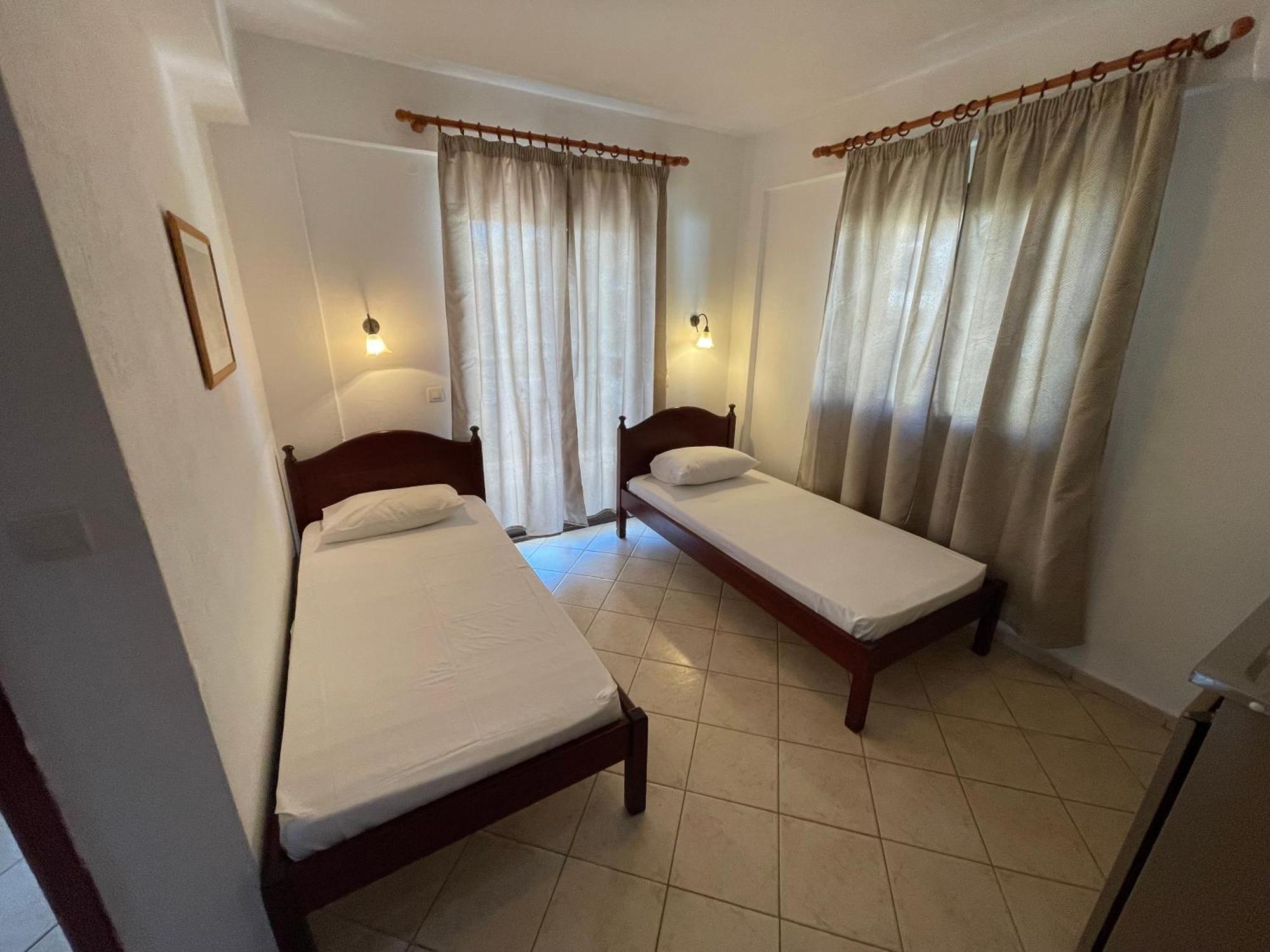 Galazia Akti Seaside Apartments Nikiti  Zimmer foto